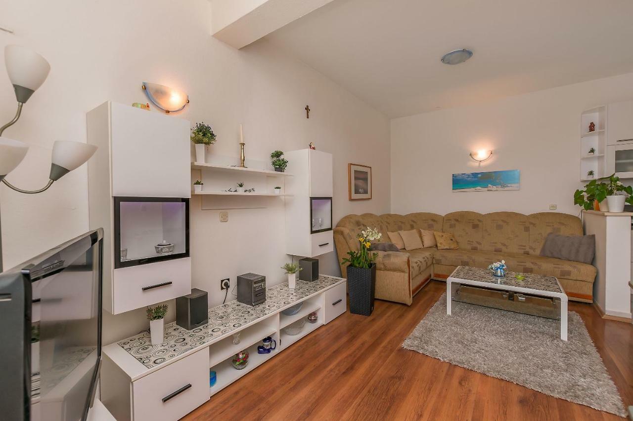 Apartments Zdenka Omiš Eksteriør bilde