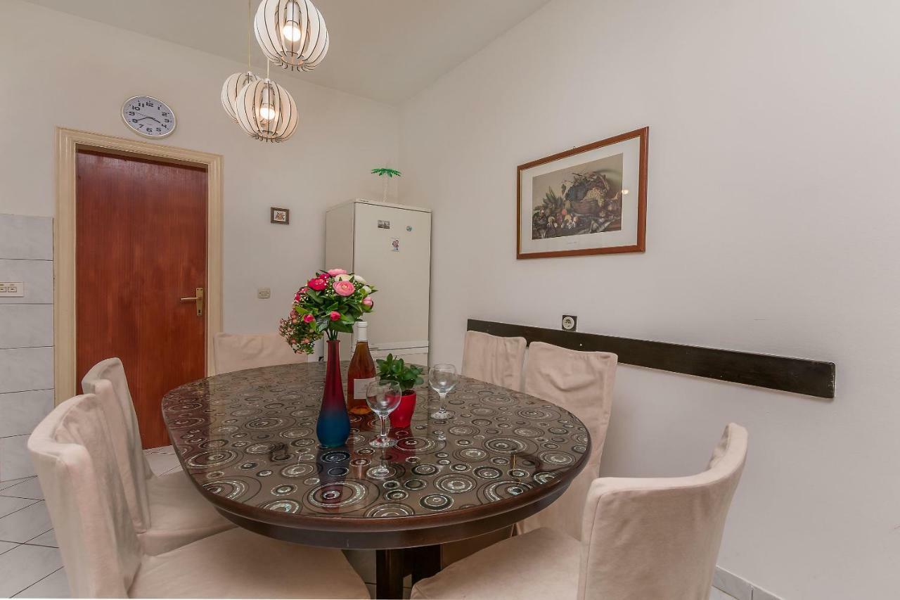 Apartments Zdenka Omiš Eksteriør bilde