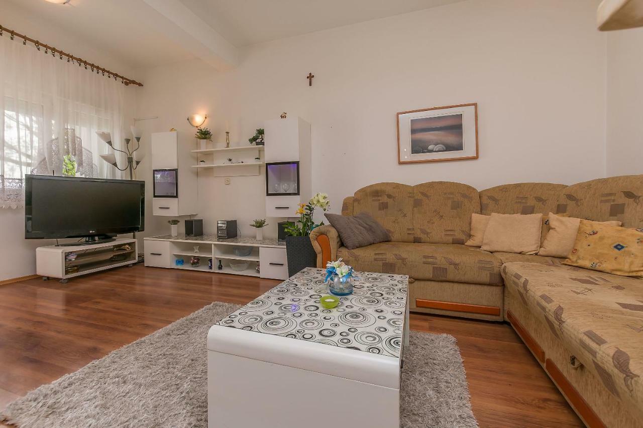 Apartments Zdenka Omiš Eksteriør bilde